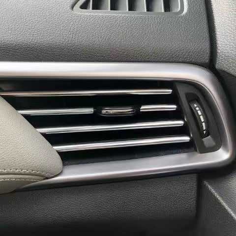 【10/30/60 kusov】Ozdobný pásik výfuku auta 🚗Elektricky pokovovaný svetelný pás v tvare U🌈Úprava interiéru