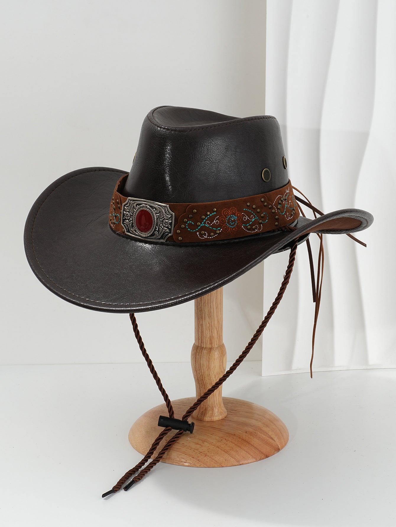 🤠Kovový rubínový vzor s vyšívanými kvetmi Kovbojský klobúk z PU kože