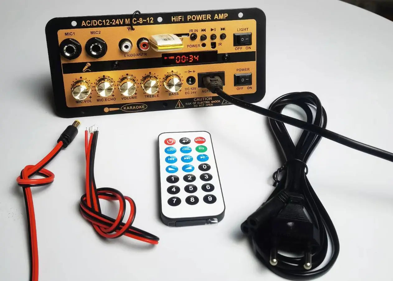 Placa amplificadora DSP Bluetooth 12V/24V com display e slot TF/USB para sistemas automóveis.