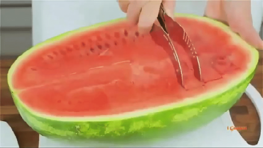 【💥Acquista 1 e ricevi 1 gratis】Coltello per anguria a forma di mulino a vento in acciaio inossidabile, accessori da cucina