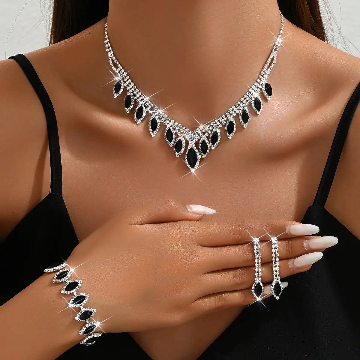 💎Nuova ed elegante collana, bracciale e orecchini con strass