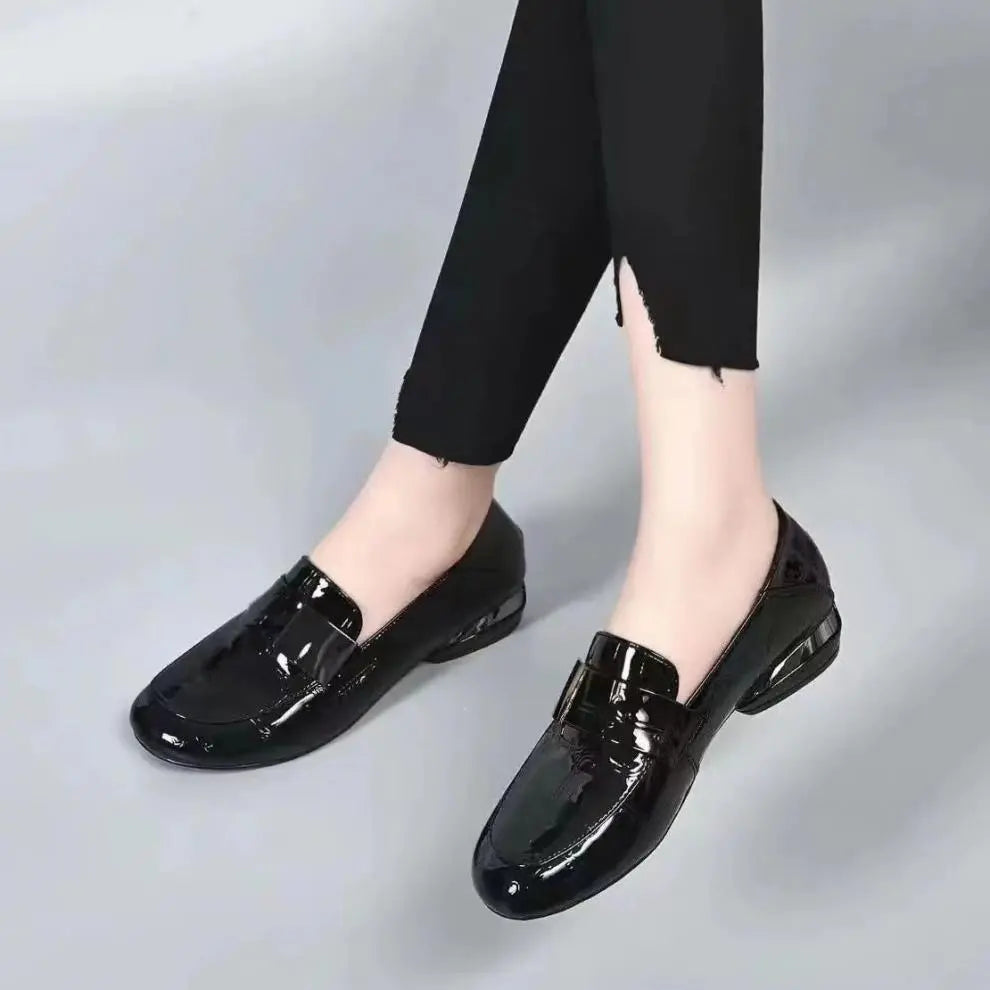 【Tamanhos 35-41】 Novos Sapatos de Mulher em Pele Brilhante, Versáteis e Modernos para 2026