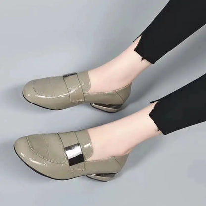 【Tamanhos 35-41】 Novos Sapatos de Mulher em Pele Brilhante, Versáteis e Modernos para 2026